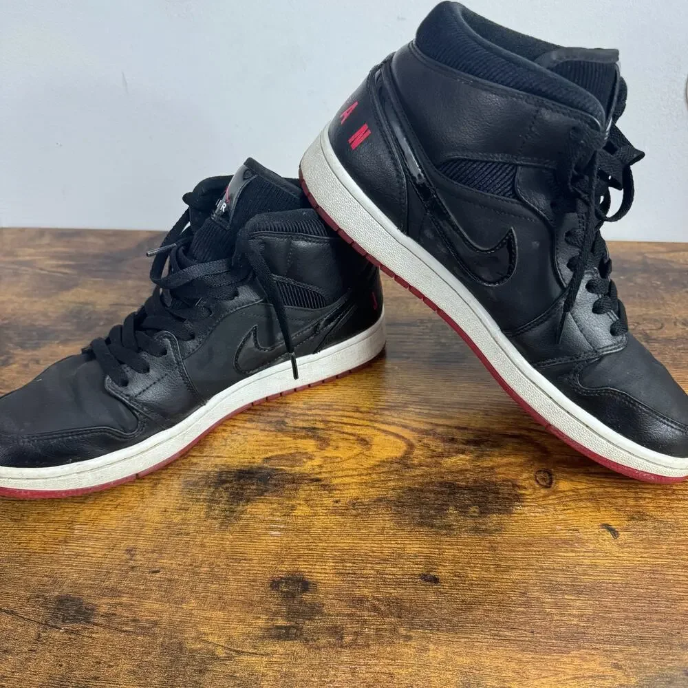Nike Air Jordan 1 Mid Bred Black Red Mens Size 10